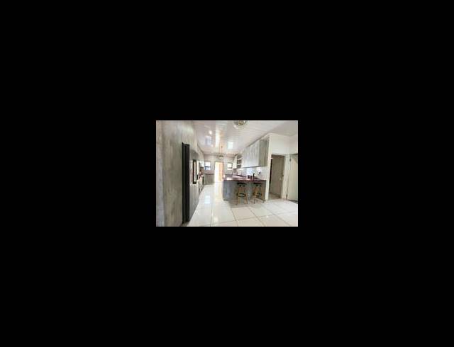 10 BEDROOM HOUSE FOR SALE IN CHATSWORTH